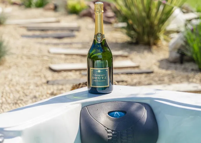 Maison Du Bonheur Avec Riviere & Spa, 4 & 2 Sdb *