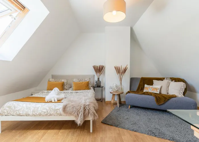 Maison Du Bonheur Avec Riviere & Spa, 4 & 2 Sdb וילה